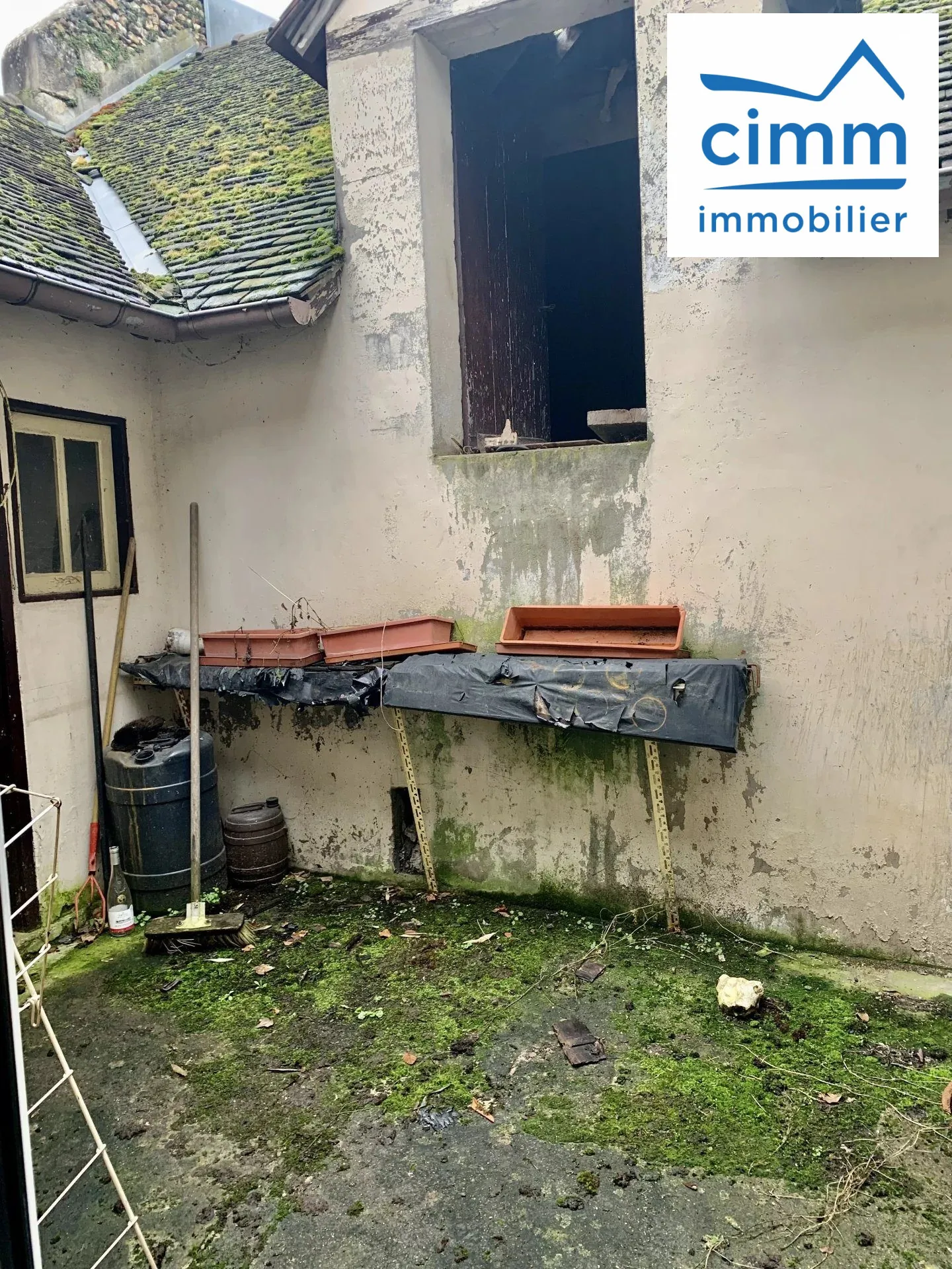 A vendre maison ancienne à Château-Renard 45220 avec travaux et cour spacieuse 