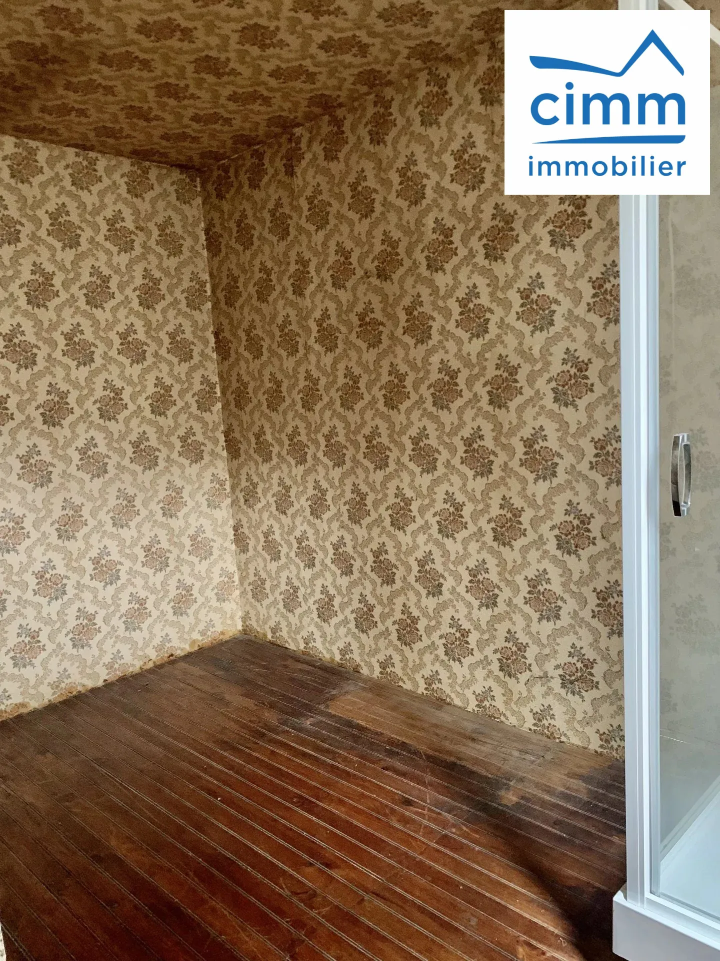 A vendre maison ancienne à Château-Renard 45220 avec travaux et cour spacieuse 