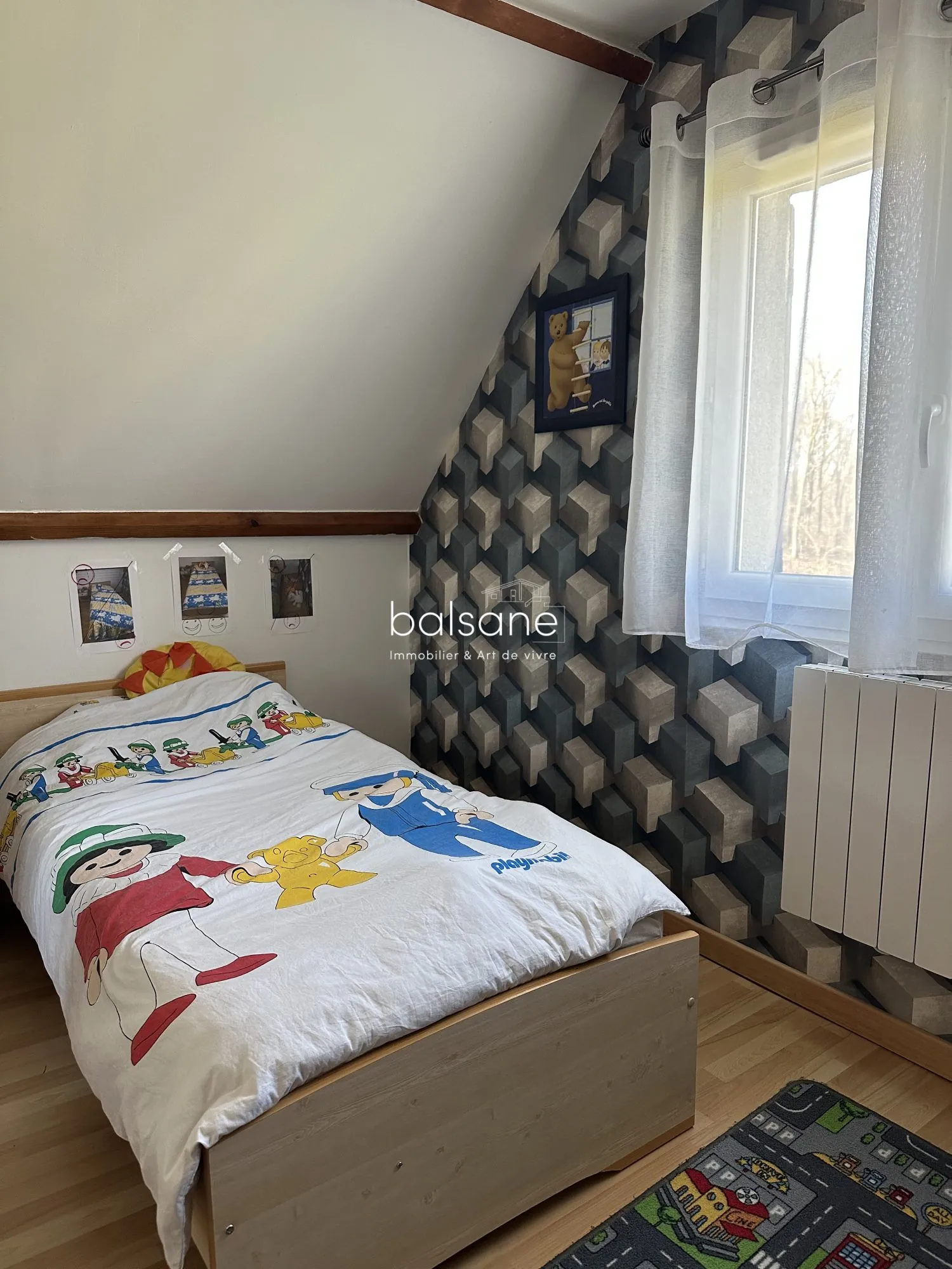 Pavillon individuel avec 3 chambres, piscine et chalet en bois à Bourgtheroulde 