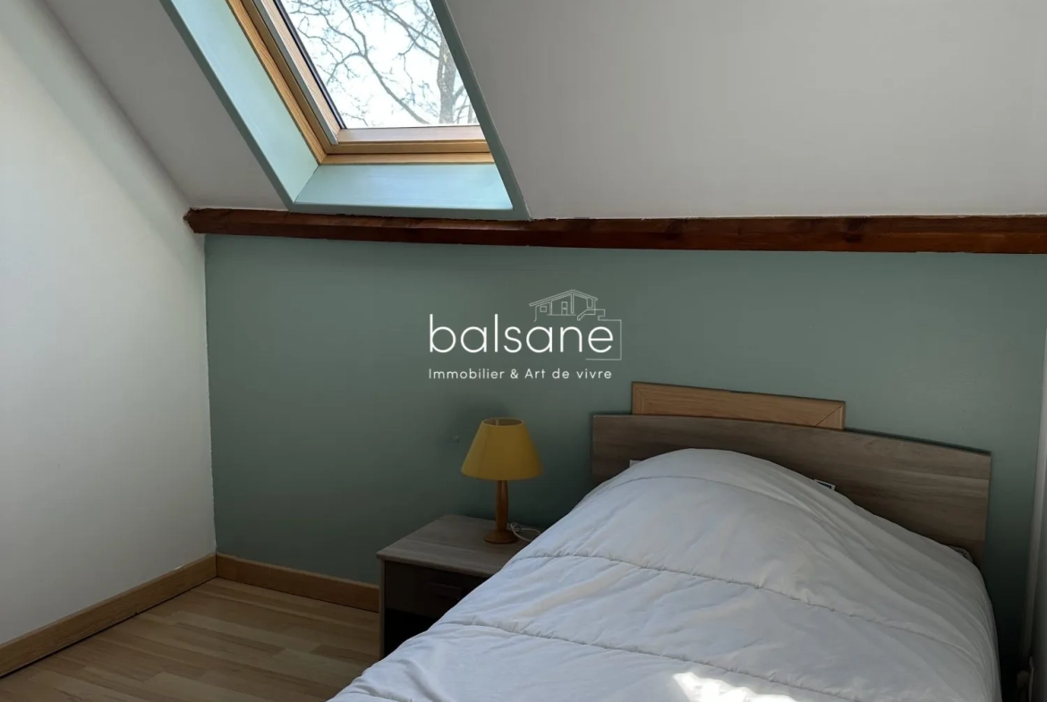 Pavillon individuel avec 3 chambres, piscine et chalet en bois à Bourgtheroulde 