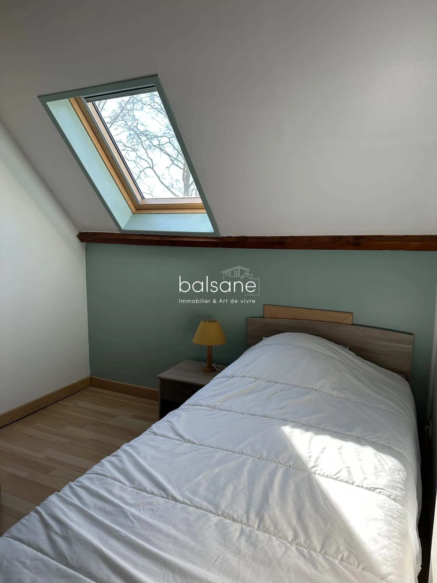 Pavillon individuel avec 3 chambres, piscine et chalet en bois à Bourgtheroulde 