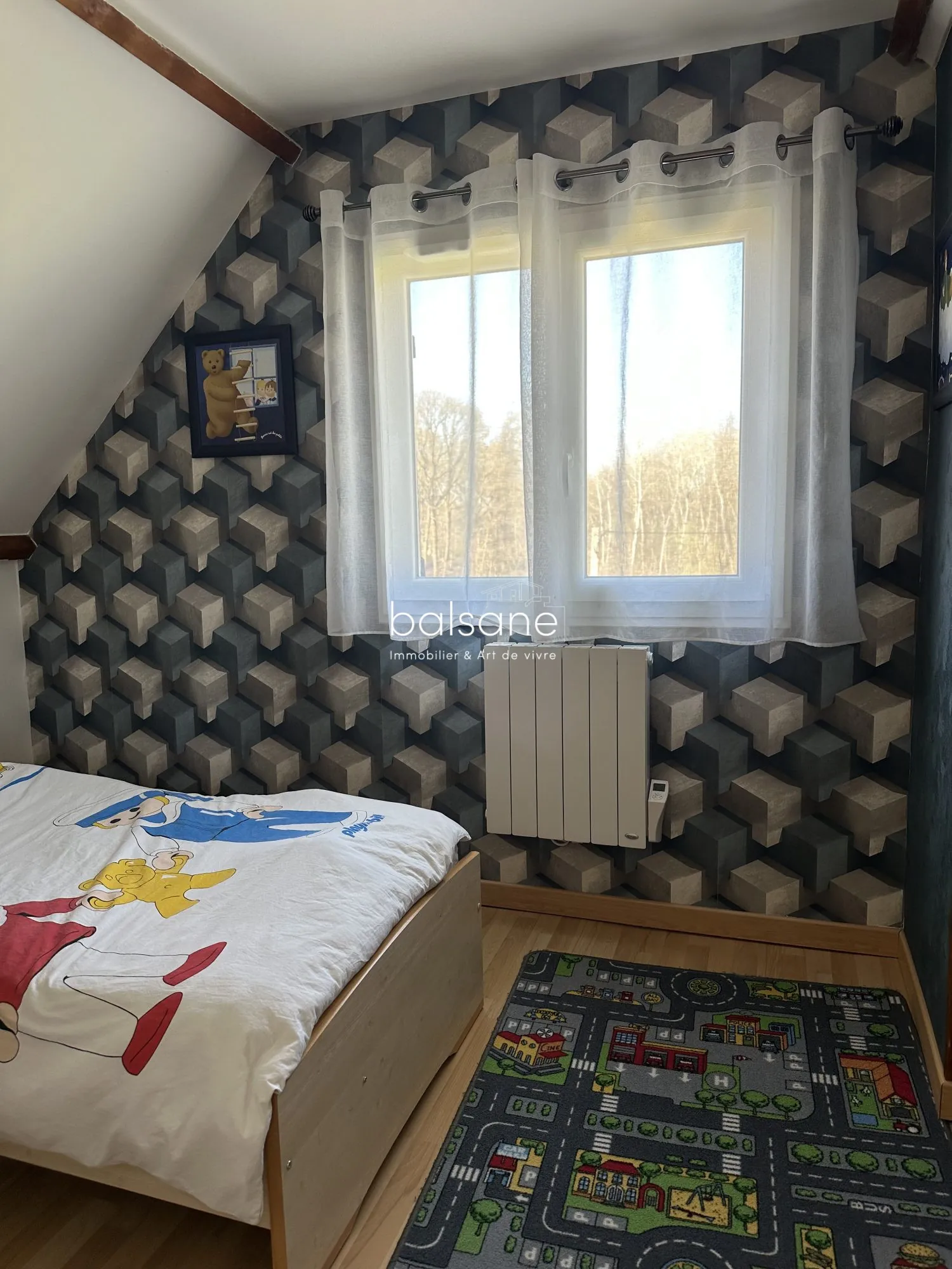 Pavillon individuel avec 3 chambres, piscine et chalet en bois à Bourgtheroulde 