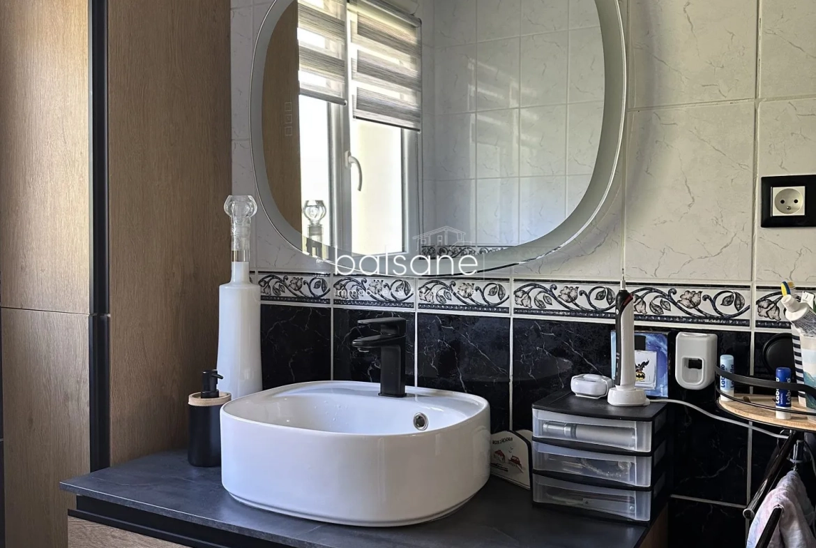 Pavillon individuel avec 3 chambres, piscine et chalet en bois à Bourgtheroulde 