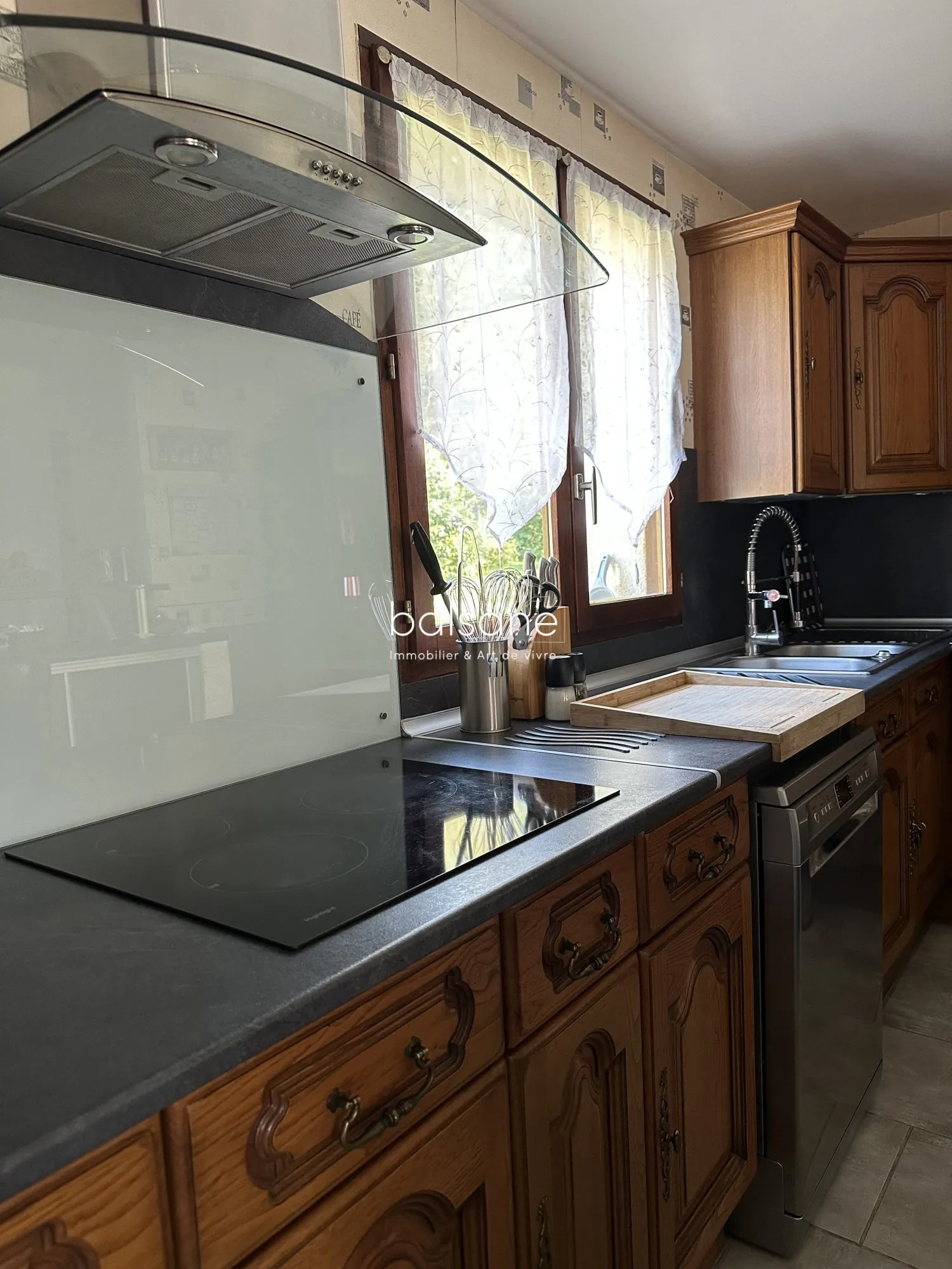 Pavillon individuel avec 3 chambres, piscine et chalet en bois à Bourgtheroulde 