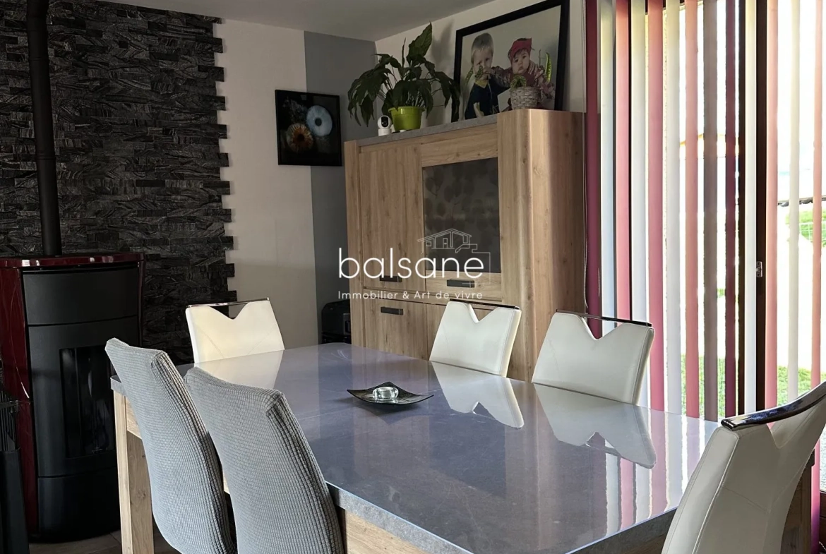 Pavillon individuel avec 3 chambres, piscine et chalet en bois à Bourgtheroulde 
