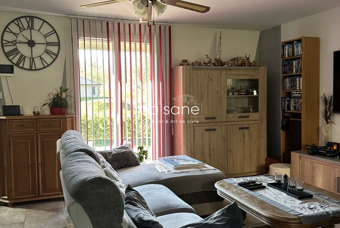 Pavillon individuel avec 3 chambres, piscine et chalet en bois à Bourgtheroulde 