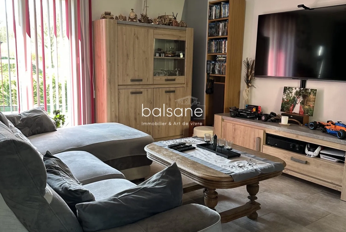 Pavillon individuel avec 3 chambres, piscine et chalet en bois à Bourgtheroulde 