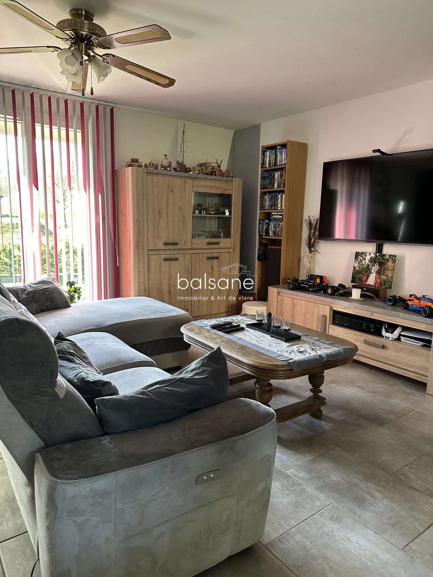 Pavillon individuel avec 3 chambres, piscine et chalet en bois à Bourgtheroulde 