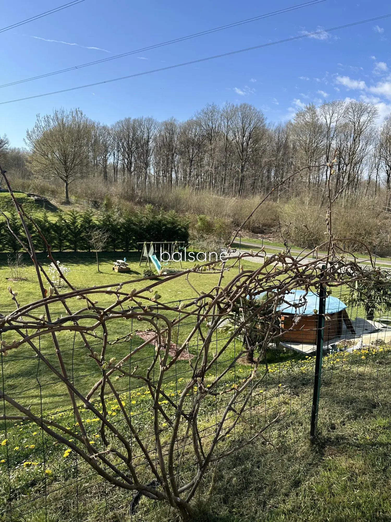 Pavillon individuel avec 3 chambres, piscine et chalet en bois à Bourgtheroulde 