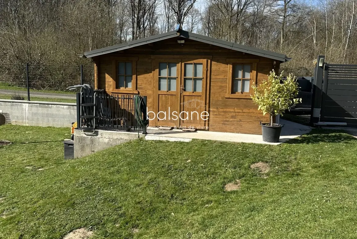 Pavillon individuel avec 3 chambres, piscine et chalet en bois à Bourgtheroulde 