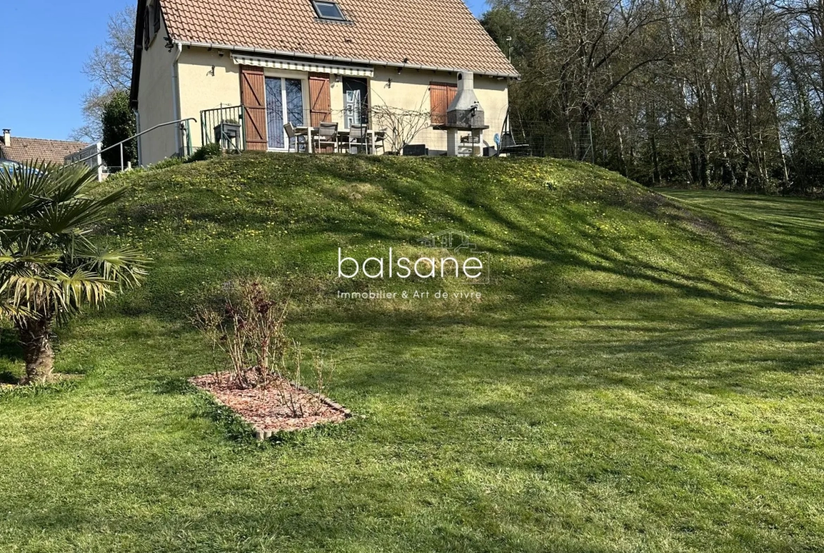 Pavillon individuel avec 3 chambres, piscine et chalet en bois à Bourgtheroulde 