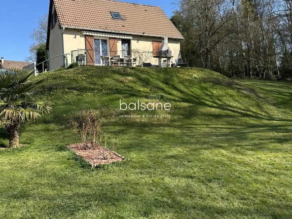 Pavillon individuel avec 3 chambres, piscine et chalet en bois à Bourgtheroulde