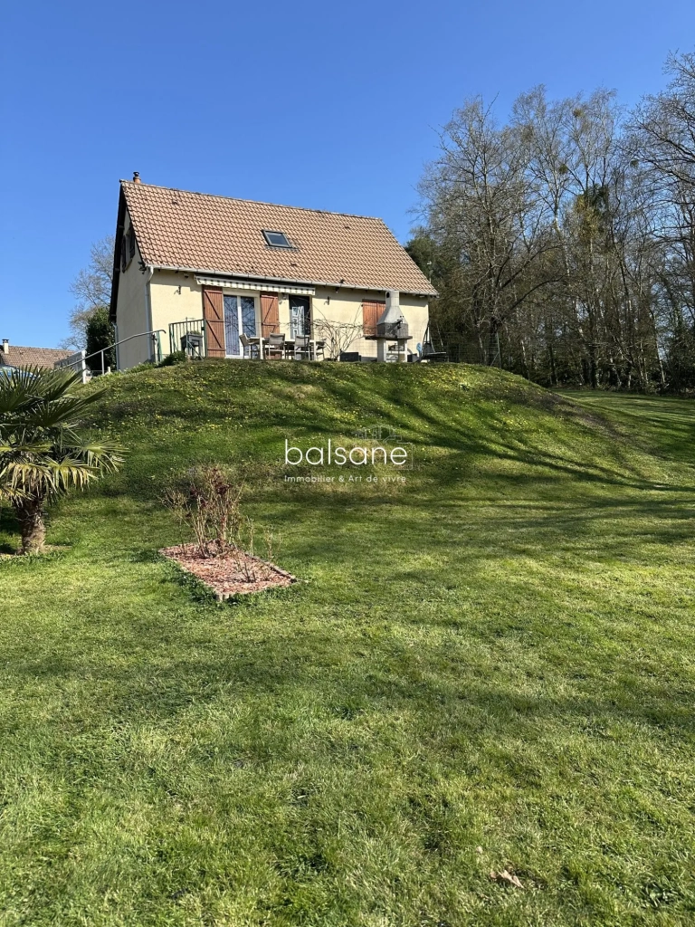 Pavillon individuel avec 3 chambres, piscine et chalet en bois à Bourgtheroulde