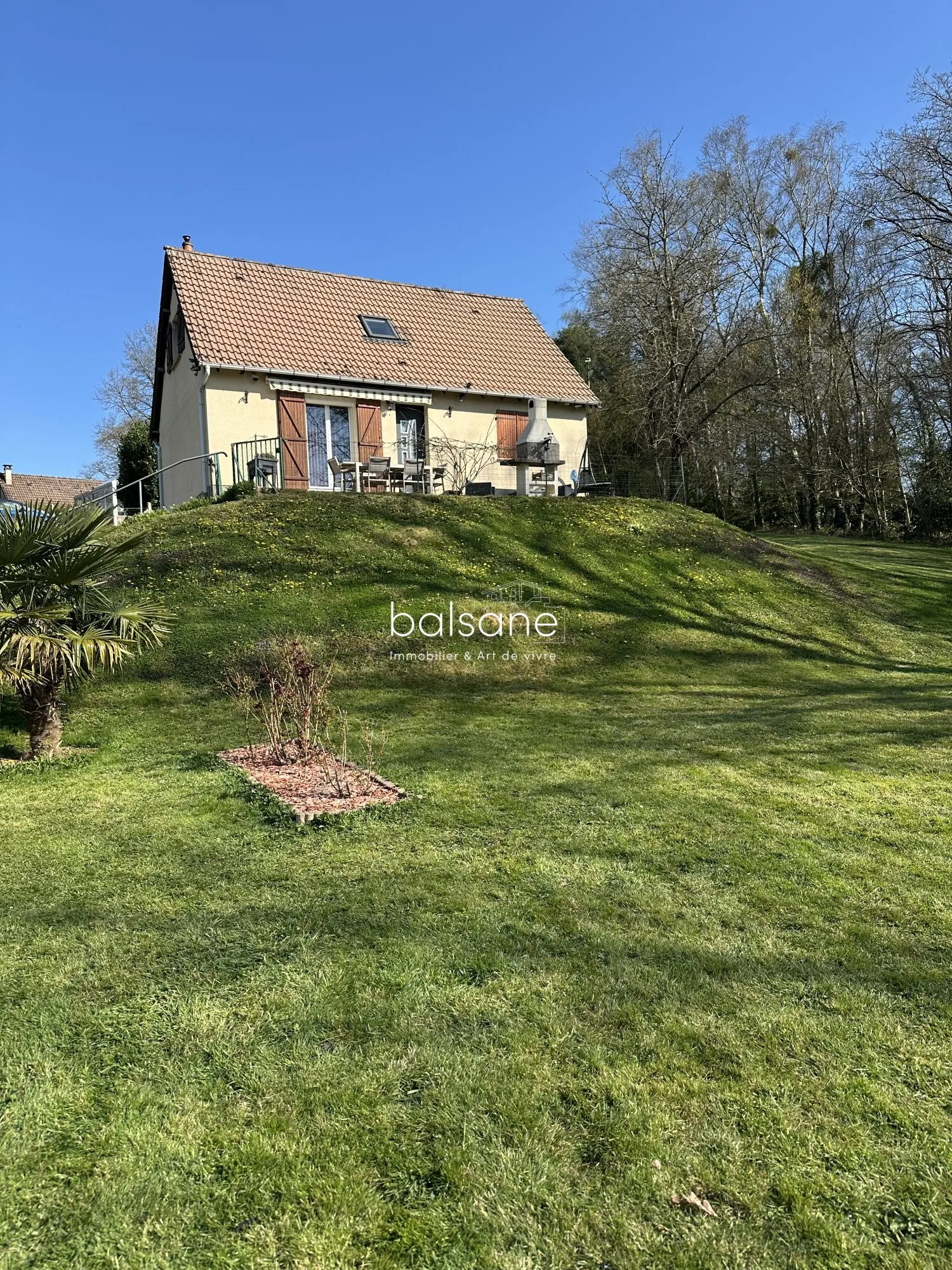 Pavillon individuel avec 3 chambres, piscine et chalet en bois à Bourgtheroulde 