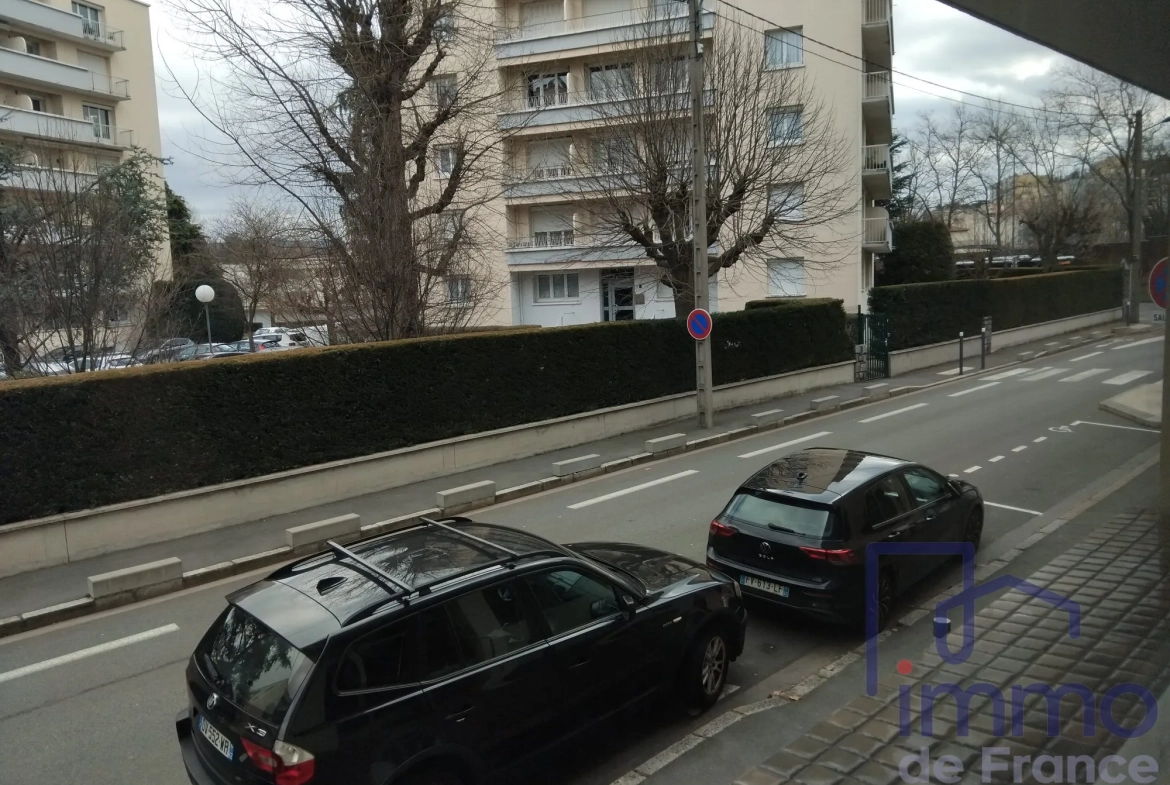 Appartement T3 de 66 m² à Saint-Étienne, secteur La Terrasse 