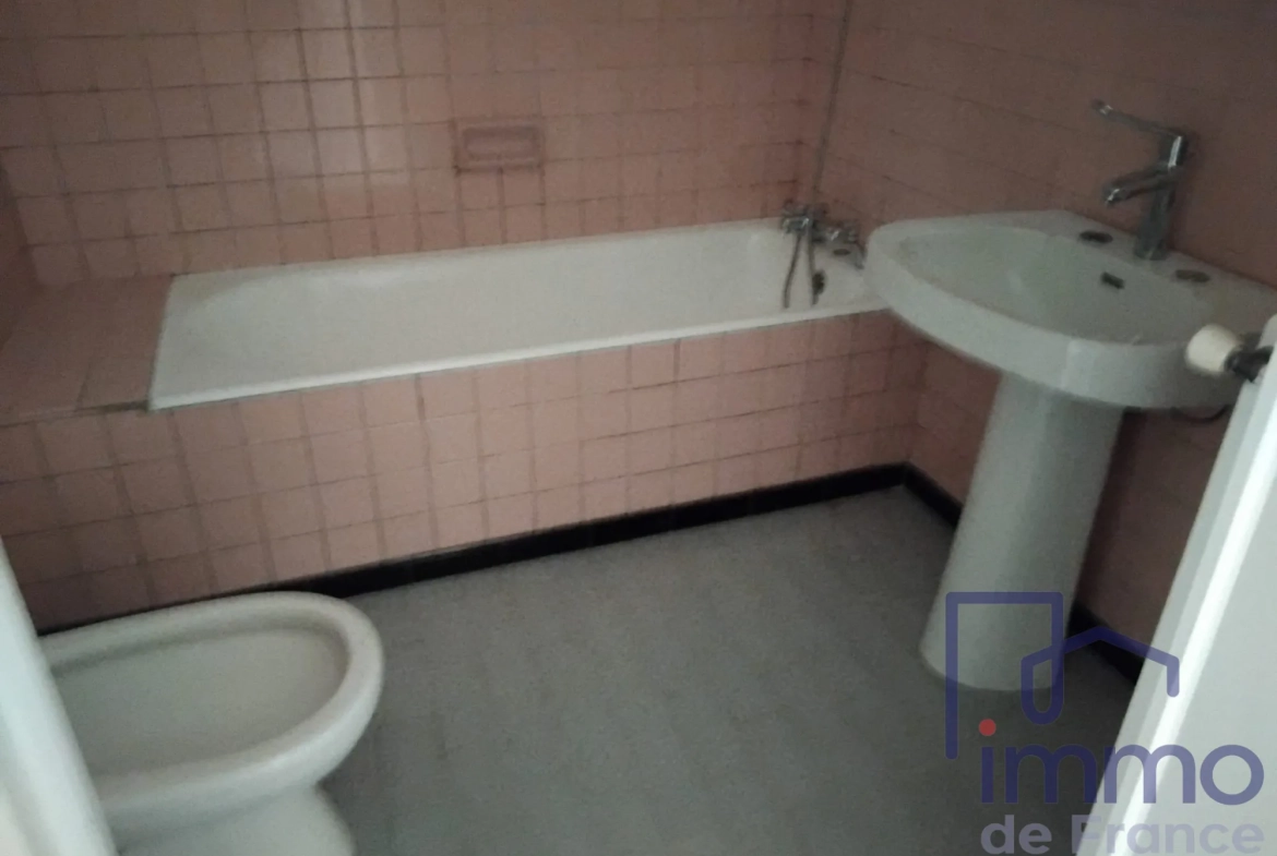 Appartement T3 de 66 m² à Saint-Étienne, secteur La Terrasse 