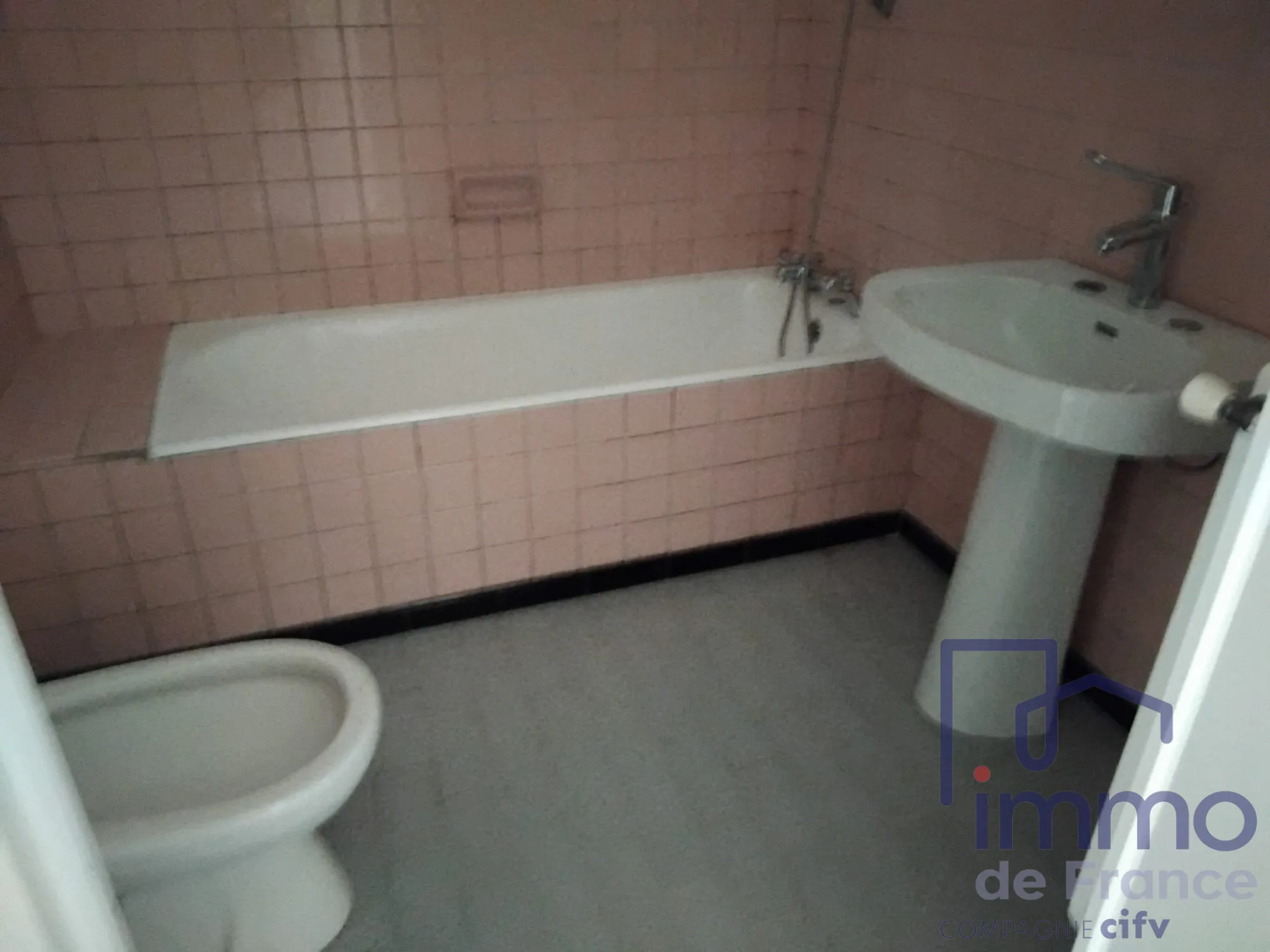 Appartement T3 de 66 m² à Saint-Étienne, secteur La Terrasse 