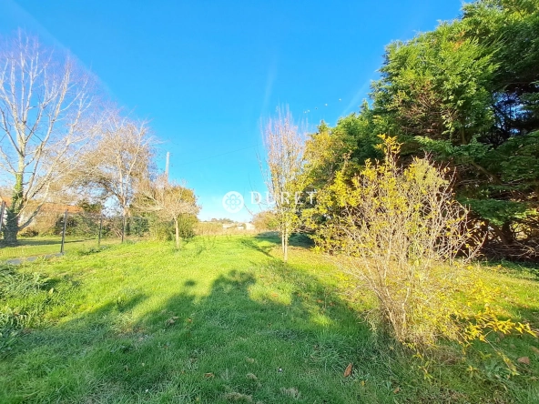 Terrain constructible à Soullans de 754 m² en zone UB, calme et libre de constructeur