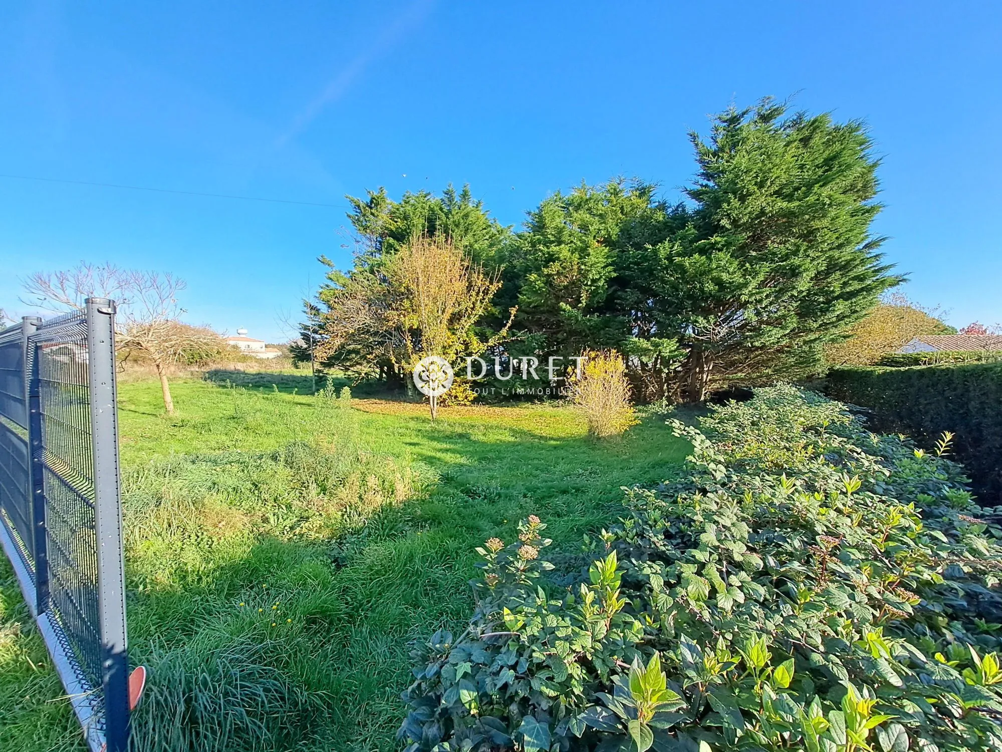Terrain constructible à Soullans de 754 m² en zone UB, calme et libre de constructeur 