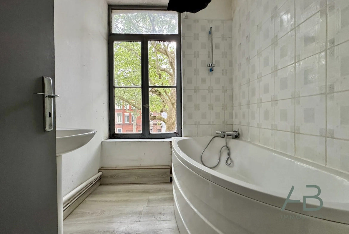 Charmant T3 triplex à Lille Victor Hugo – Investissement ou premier achat à saisir 