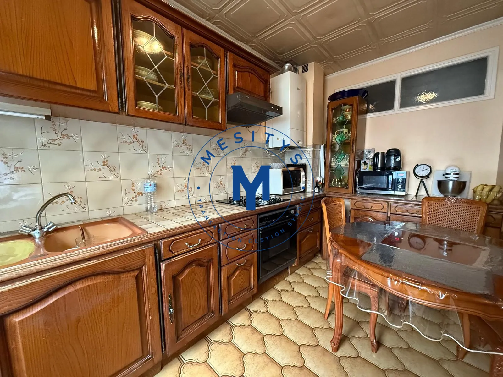 Maison à vendre à Saint-Étienne avec deux logements et terrasse 