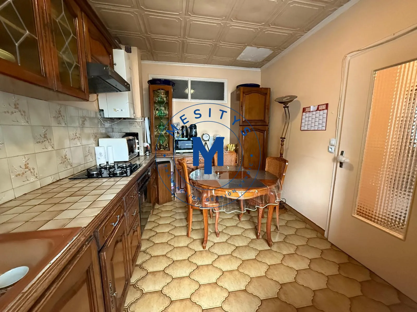 Maison à vendre à Saint-Étienne avec deux logements et terrasse 