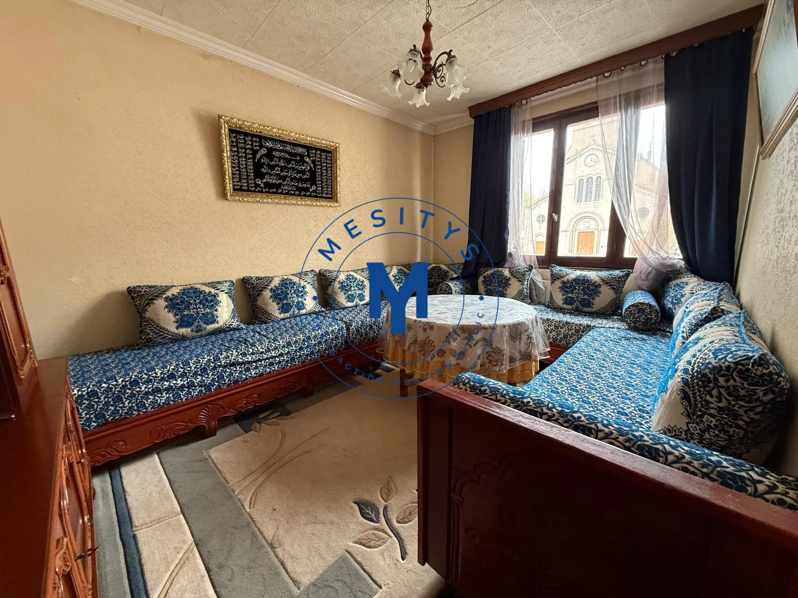 Maison à vendre à Saint-Étienne avec deux logements et terrasse 
