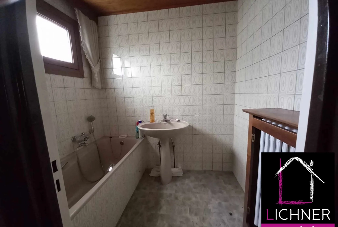 Maison semi-mitoyenne à vendre à Creutzwald avec jardin et travaux de rénovation 