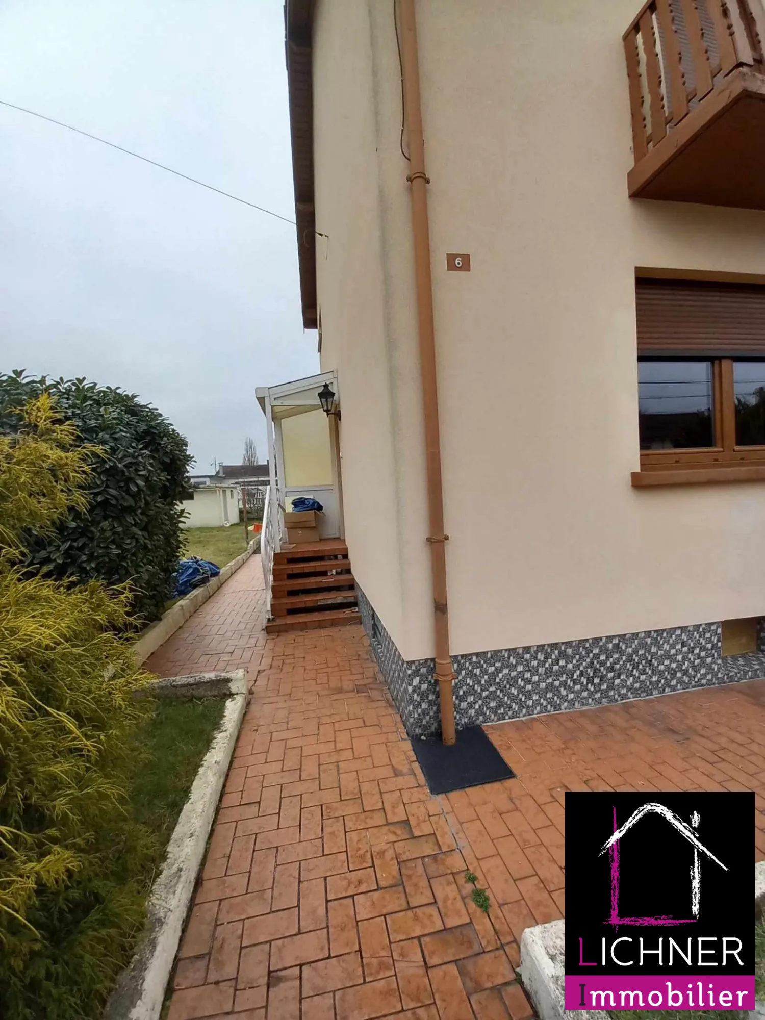 Maison semi-mitoyenne à vendre à Creutzwald avec jardin et travaux de rénovation 