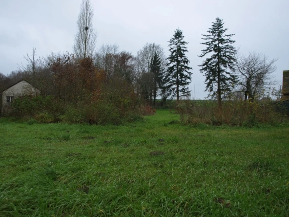 Terrain constructible de 780 m² à Saint-Corneille, idéal pour votre future maison