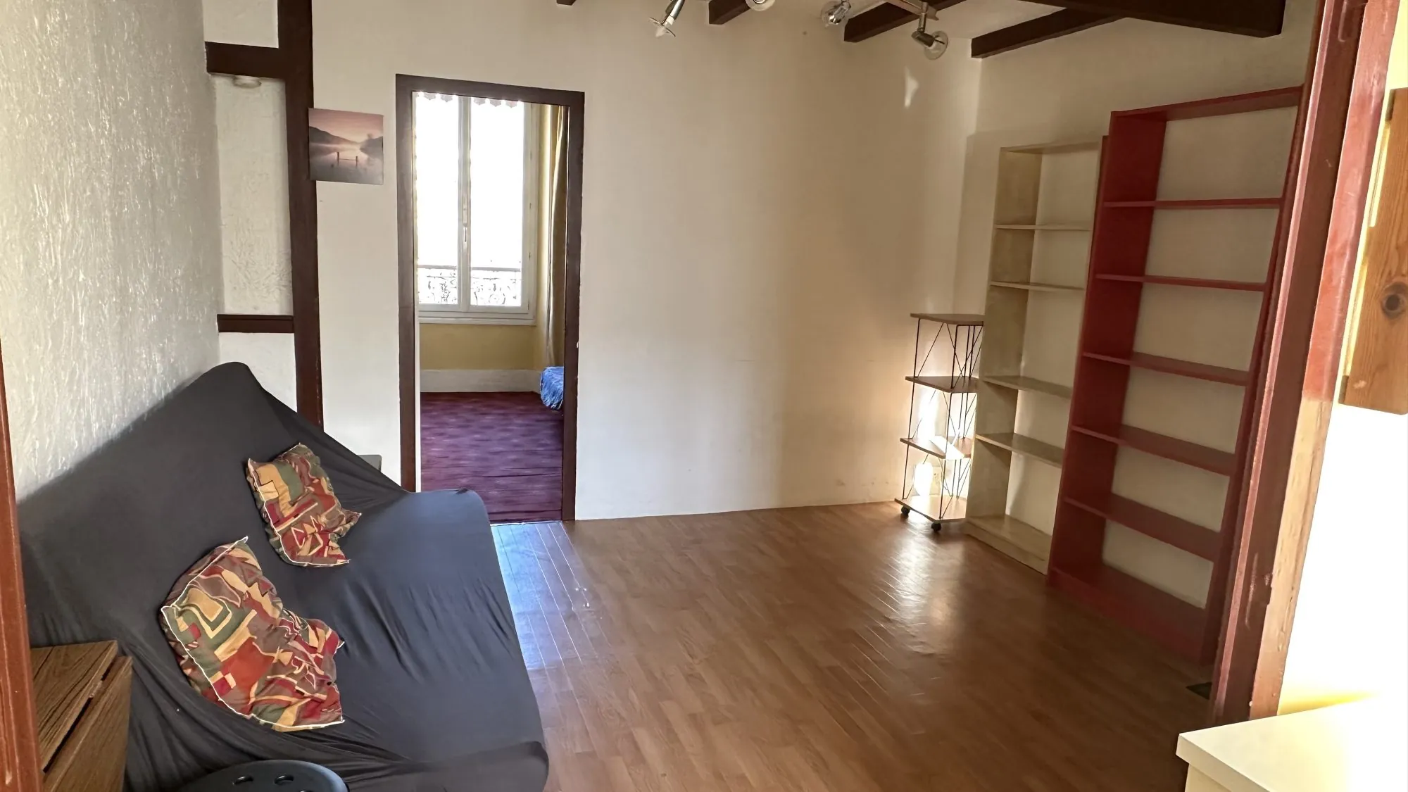 Appartement T2 traversant de 35,3 m² à Grenoble avec cave et galetas 