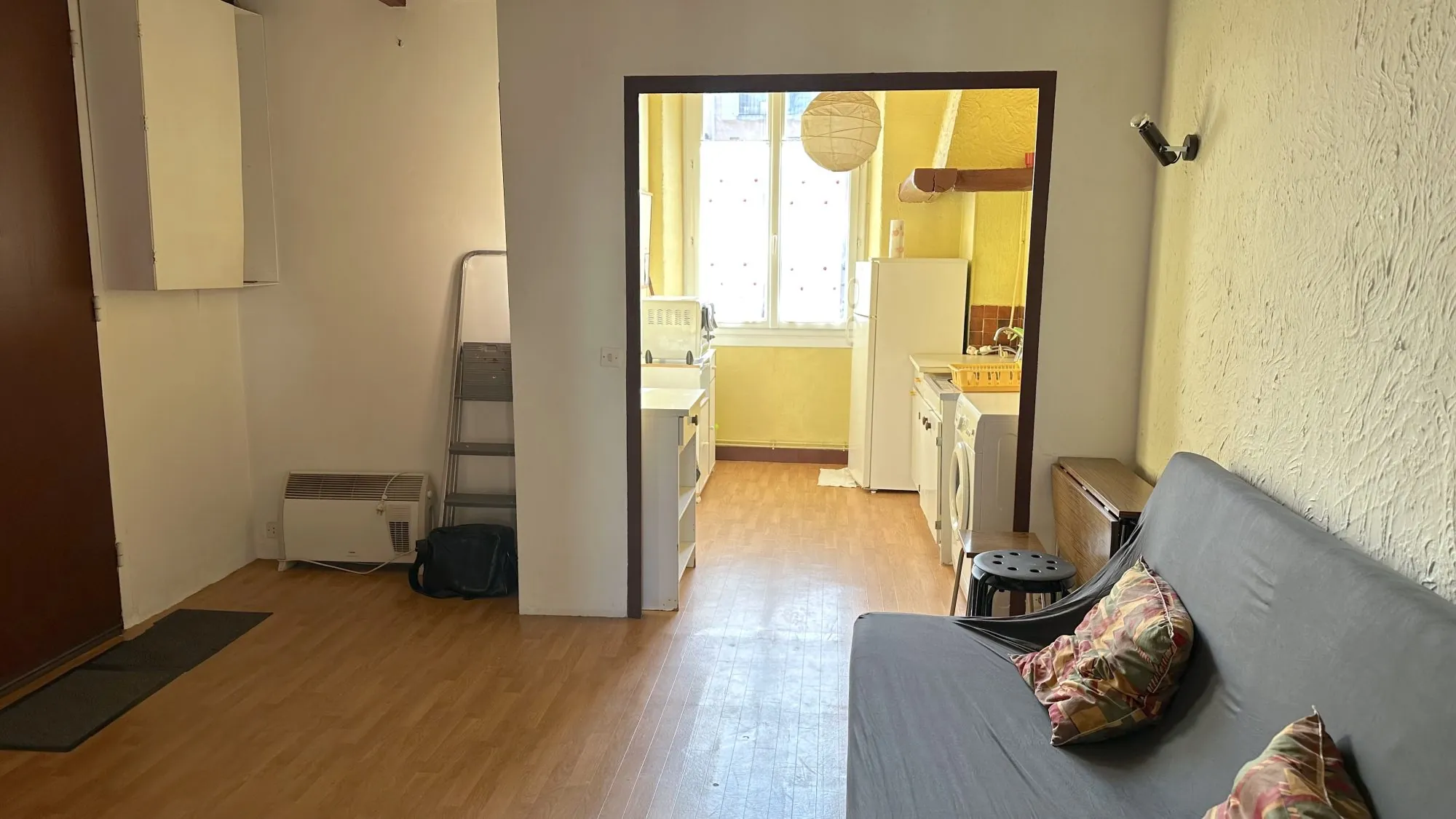 Appartement T2 traversant de 35,3 m² à Grenoble avec cave et galetas 
