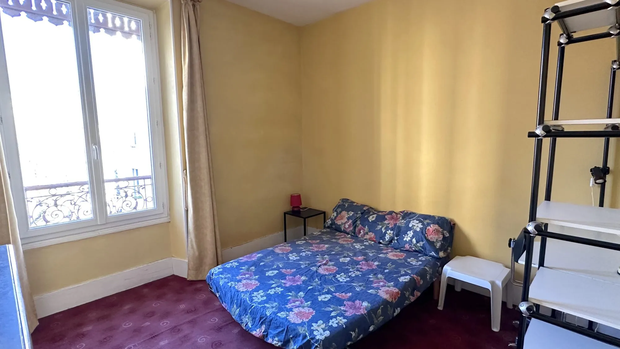 Appartement T2 traversant de 35,3 m² à Grenoble avec cave et galetas 