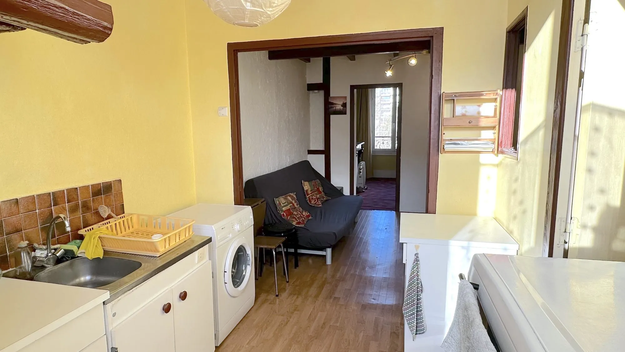Appartement T2 traversant de 35,3 m² à Grenoble avec cave et galetas 