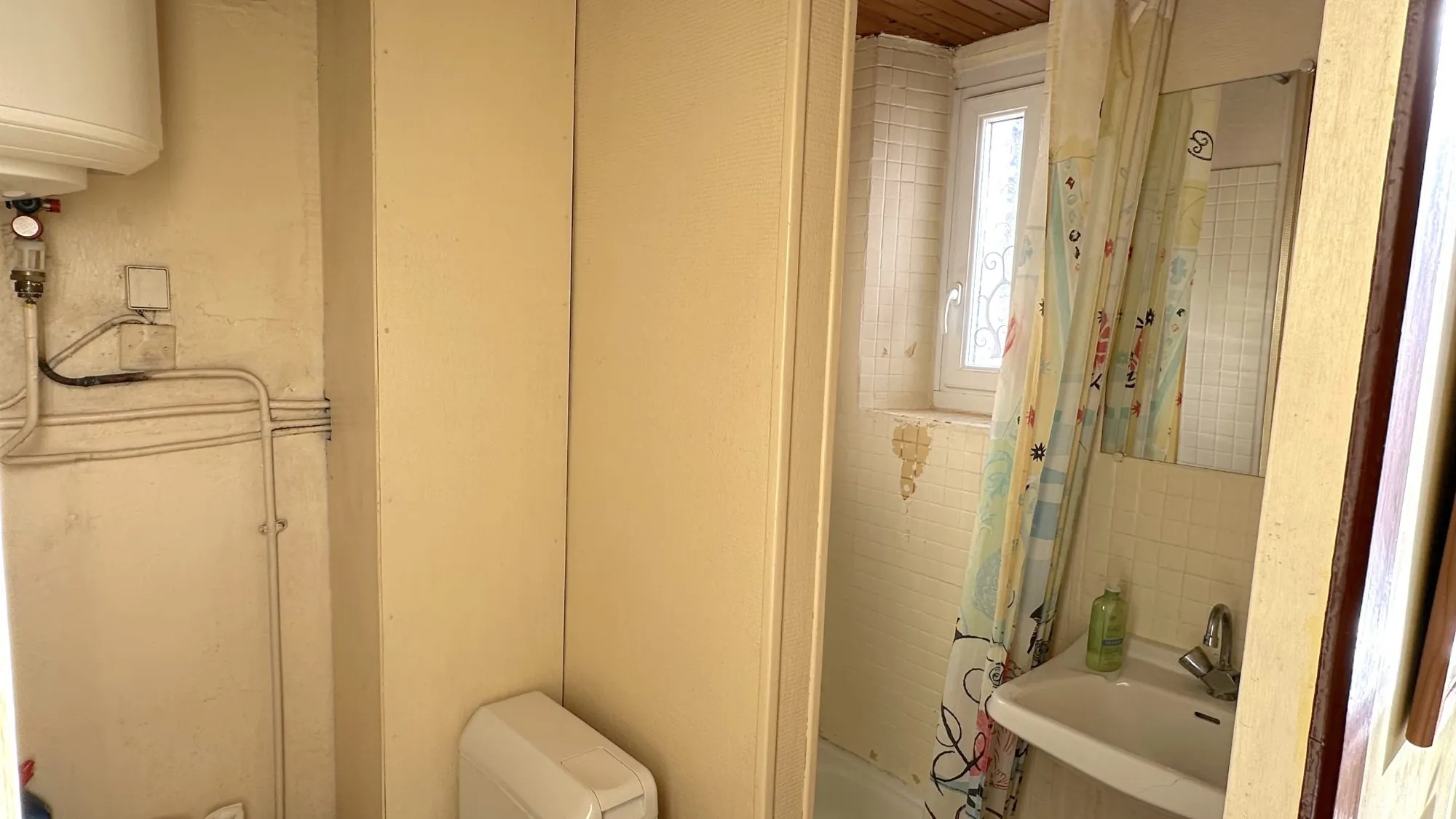 Appartement T2 traversant de 35,3 m² à Grenoble avec cave et galetas 