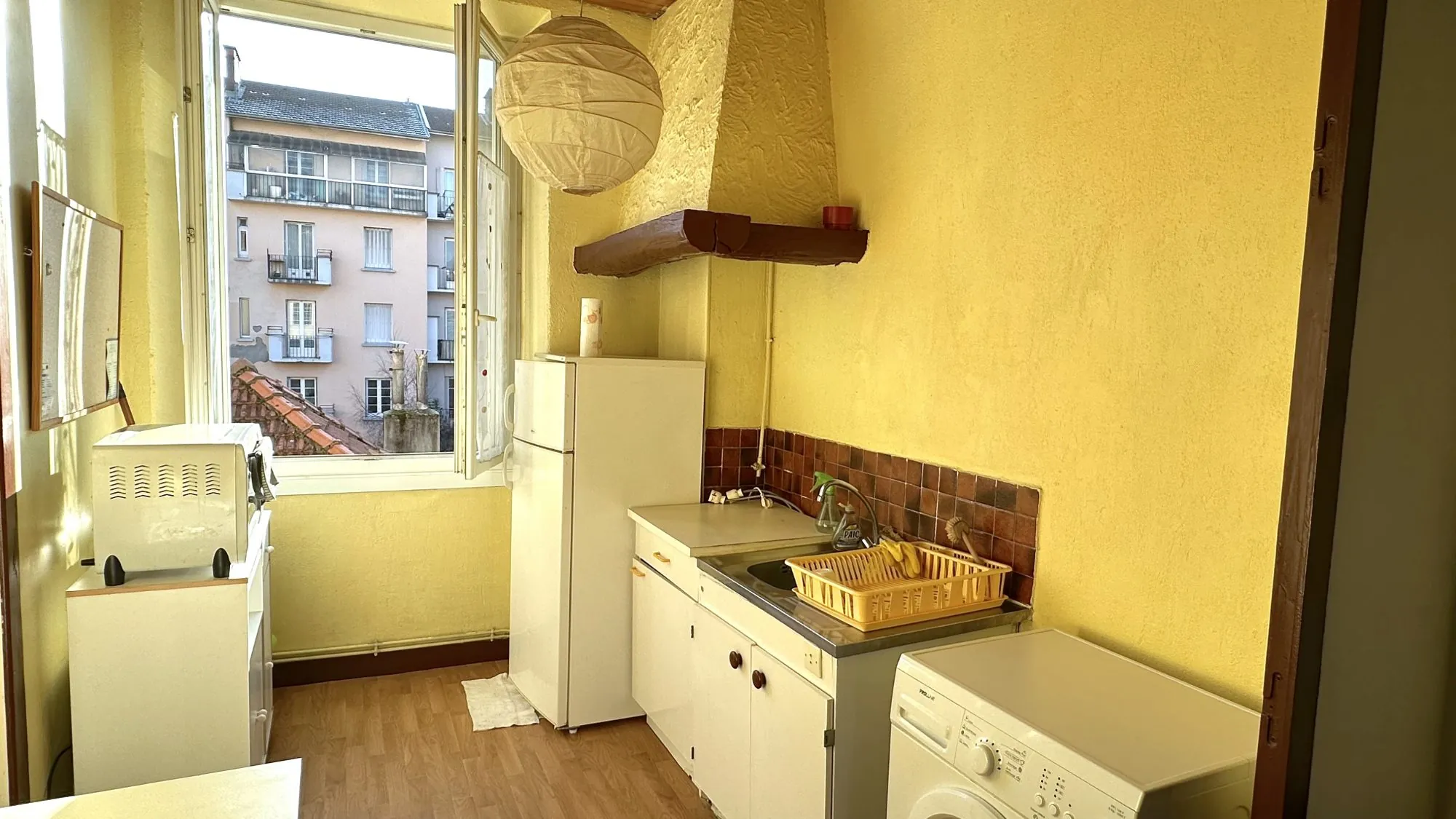 Appartement T2 traversant de 35,3 m² à Grenoble avec cave et galetas 