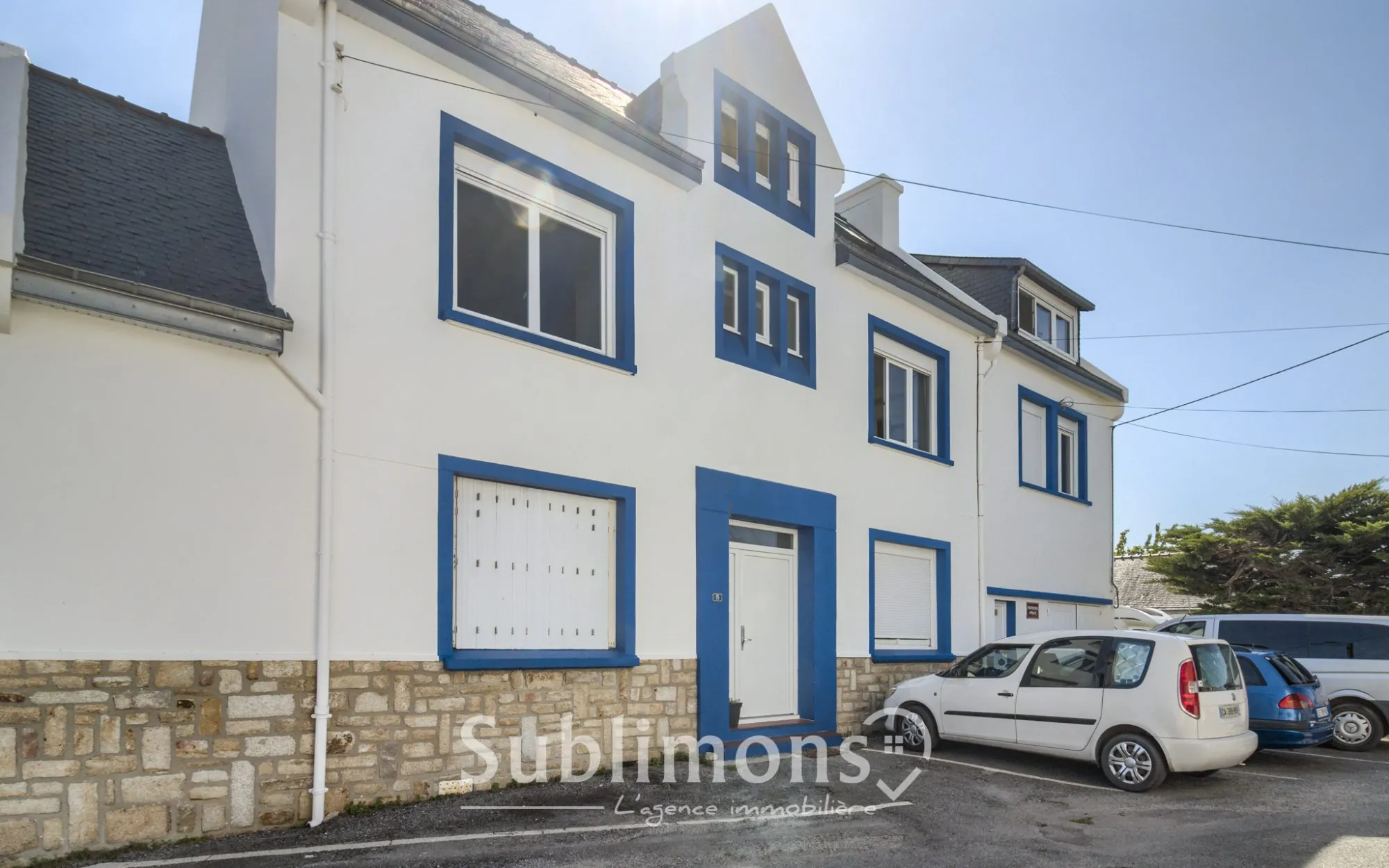 Studio rénové à vendre à Belz avec vue sur le Pont-Lorois, parking et cave 