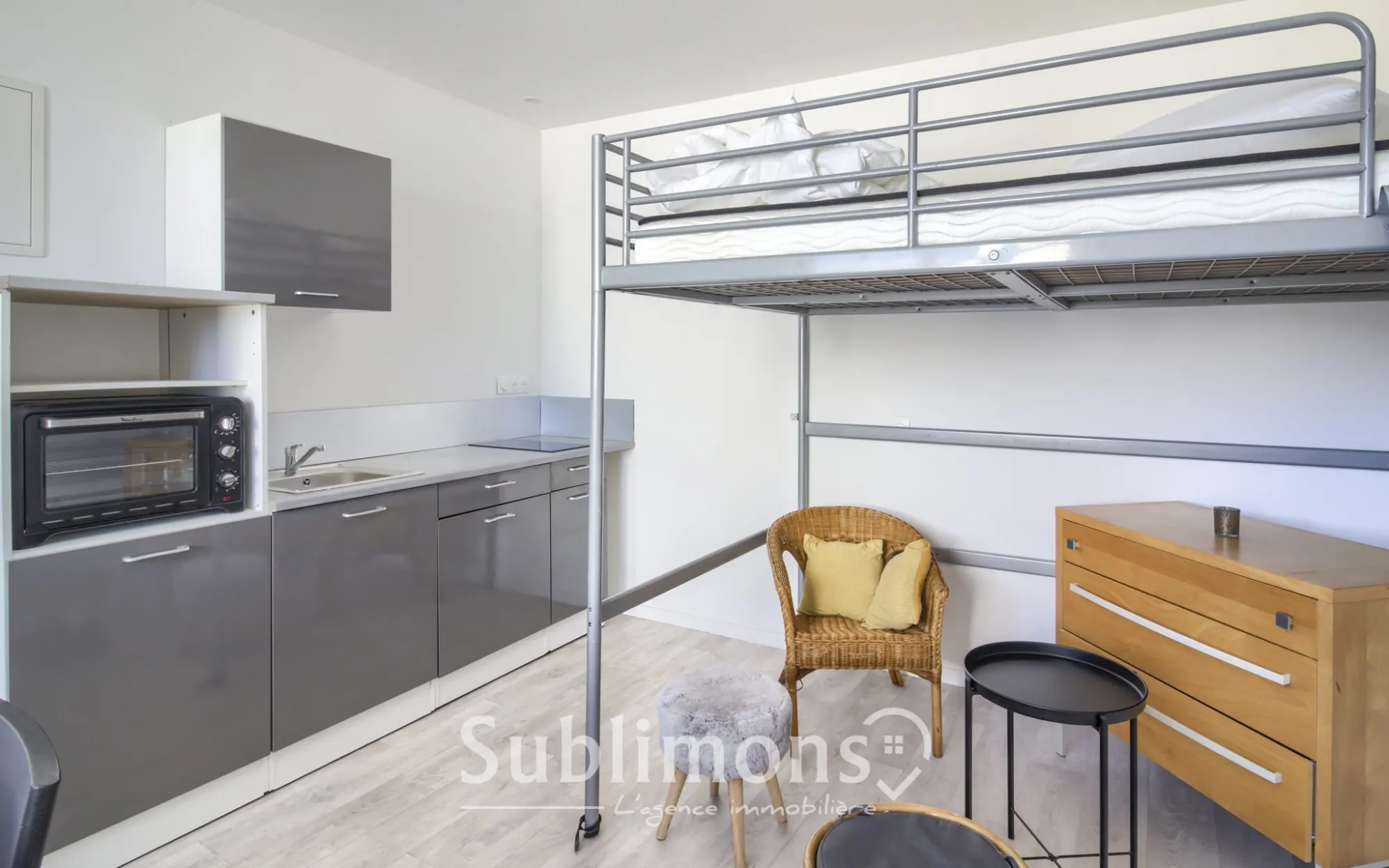 Studio rénové à vendre à Belz avec vue sur le Pont-Lorois, parking et cave 