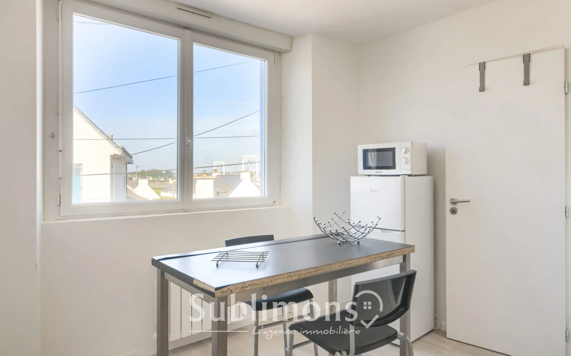 Studio rénové à vendre à Belz avec vue sur le Pont-Lorois, parking et cave 