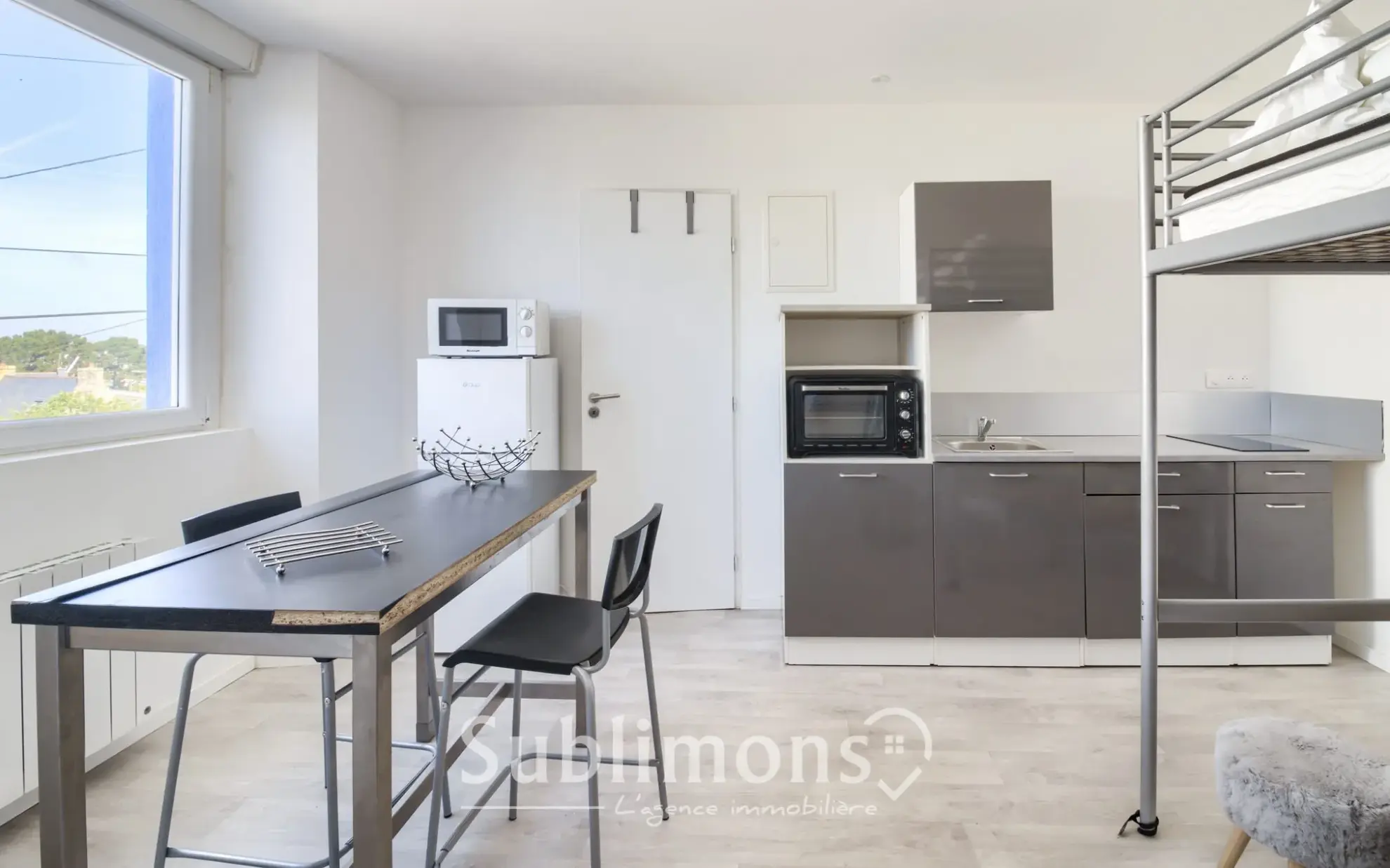 Studio rénové à vendre à Belz avec vue sur le Pont-Lorois, parking et cave 