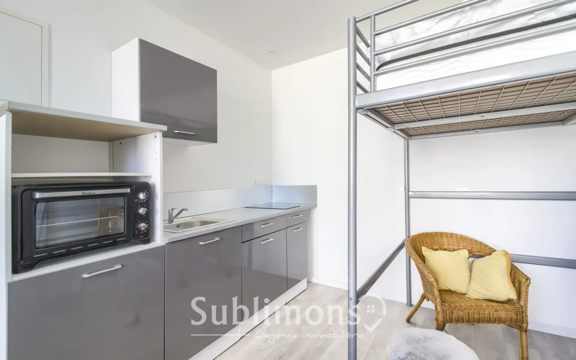 Studio rénové à vendre à Belz avec vue sur le Pont-Lorois, parking et cave 