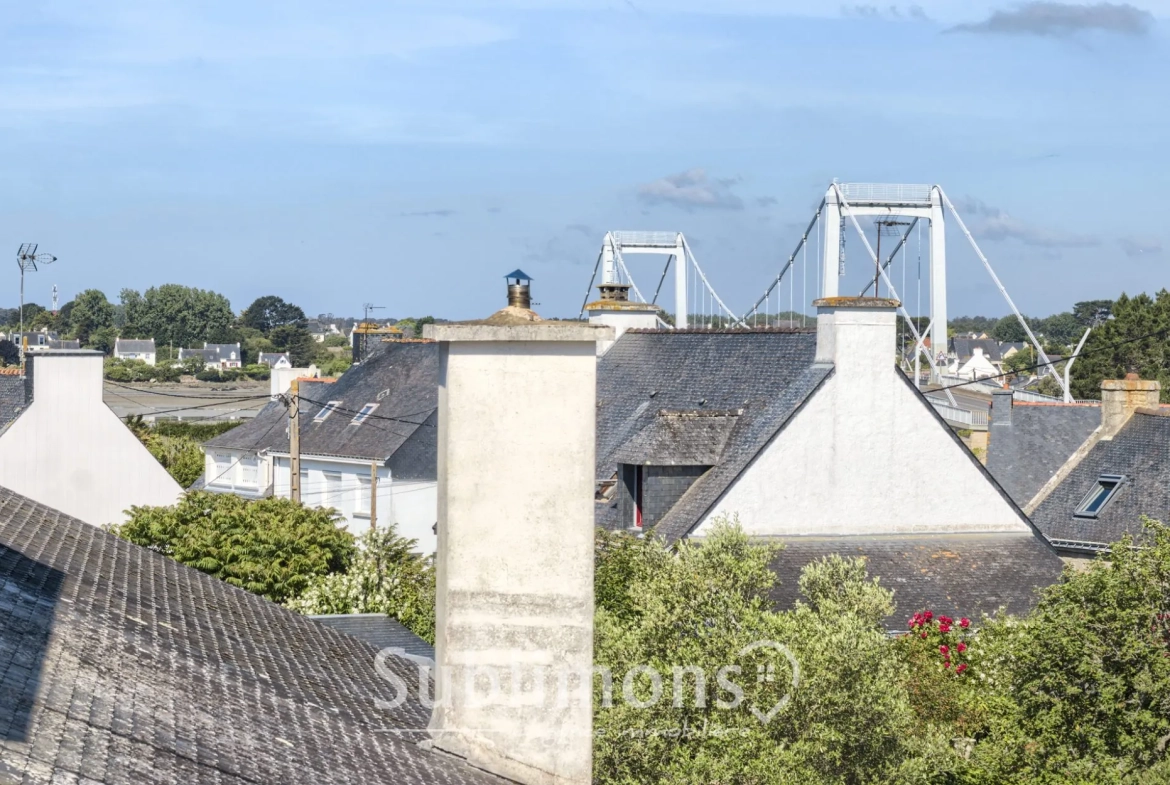 Studio rénové à vendre à Belz avec vue sur le Pont-Lorois, parking et cave 