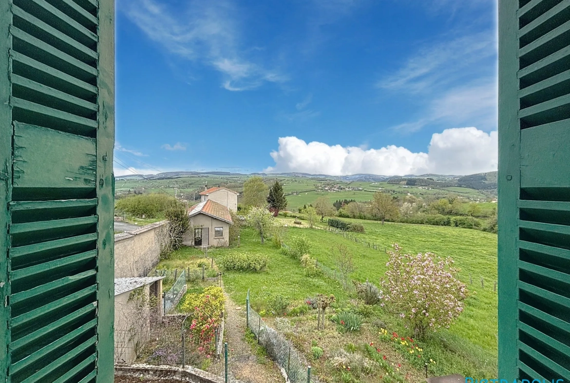 Maison ancienne à rénover de 104m² avec terrain à Saint-Just-la-Pendue 