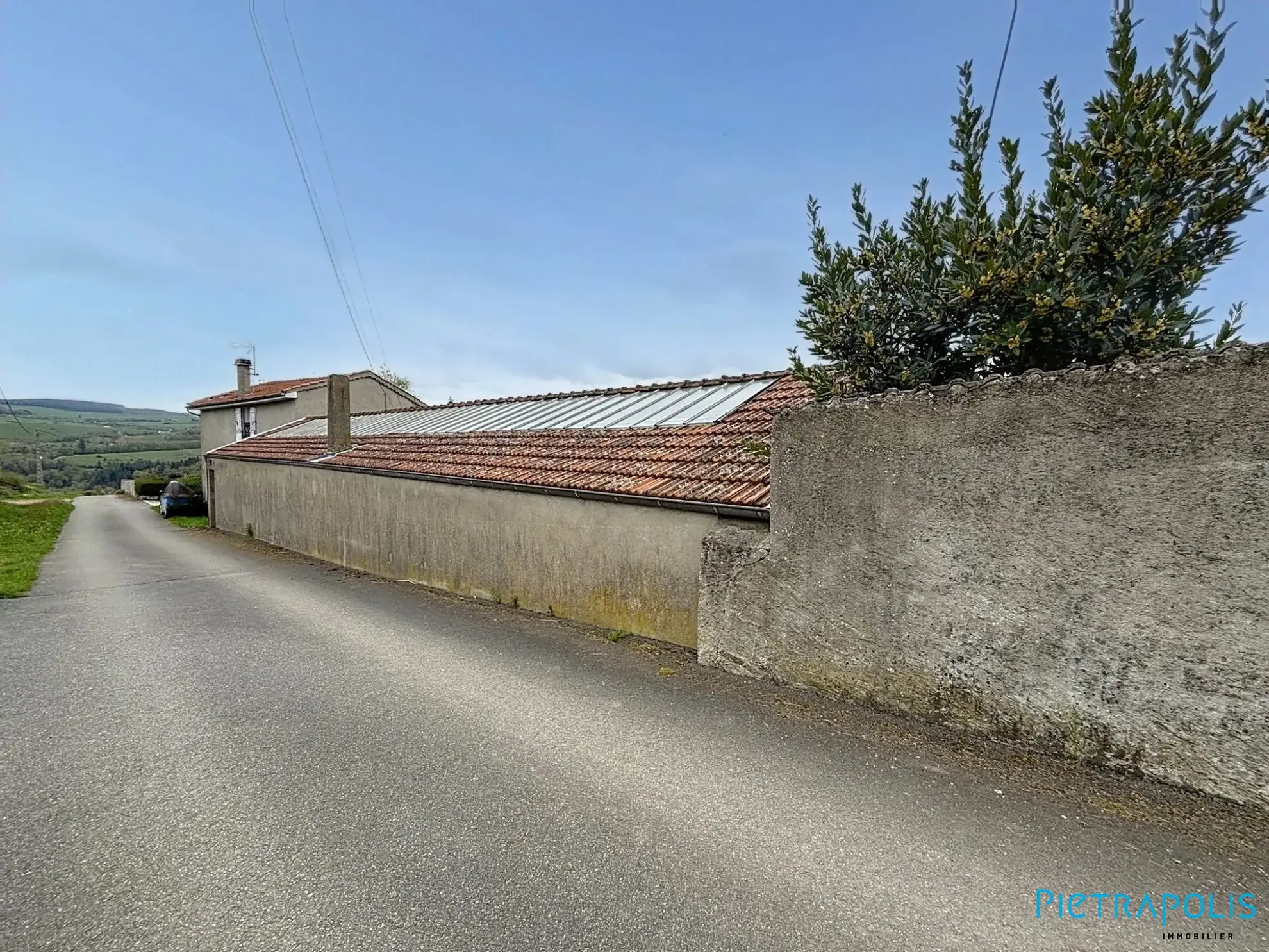 Maison ancienne à rénover de 104m² avec terrain à Saint-Just-la-Pendue 