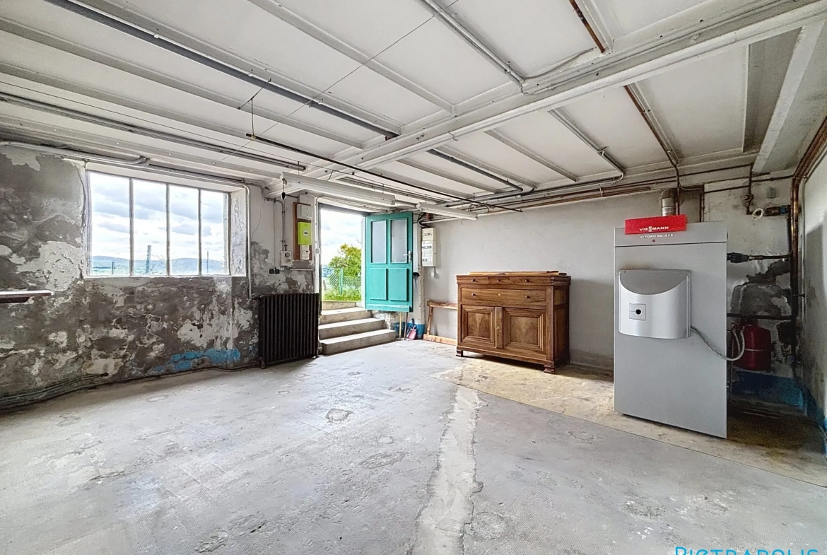 Maison ancienne à rénover de 104m² avec terrain à Saint-Just-la-Pendue 