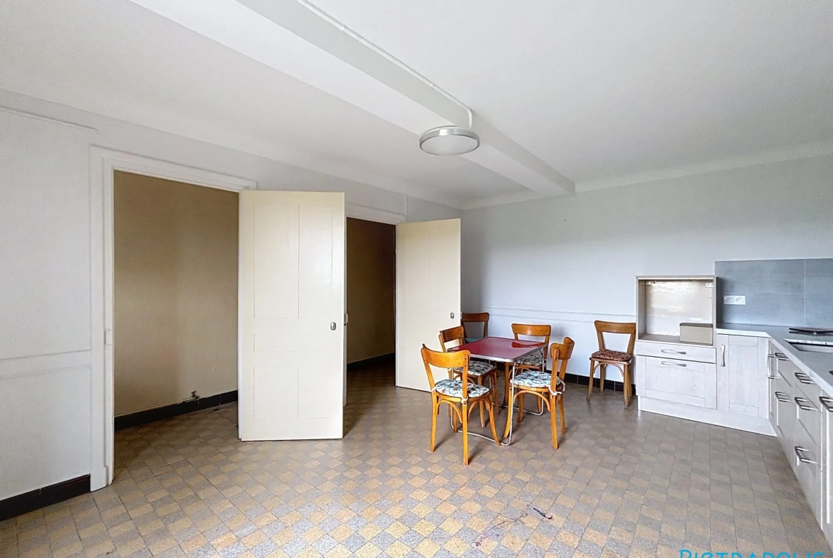 Maison ancienne à rénover de 104m² avec terrain à Saint-Just-la-Pendue 