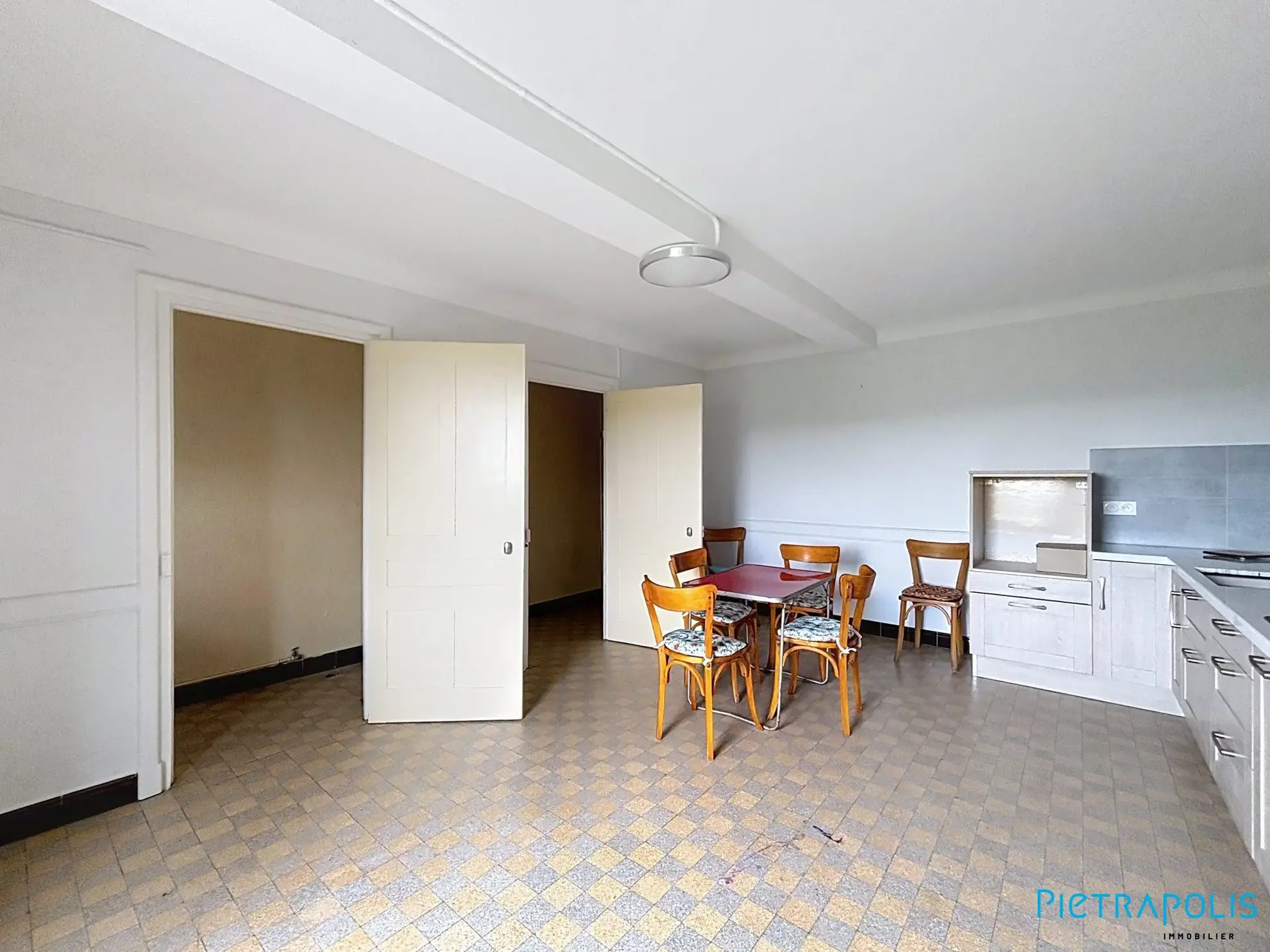 Maison ancienne à rénover de 104m² avec terrain à Saint-Just-la-Pendue 
