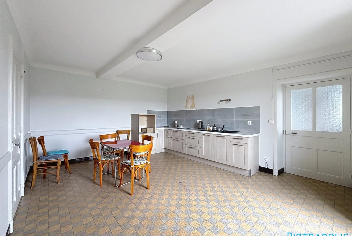 Maison ancienne à rénover de 104m² avec terrain à Saint-Just-la-Pendue 