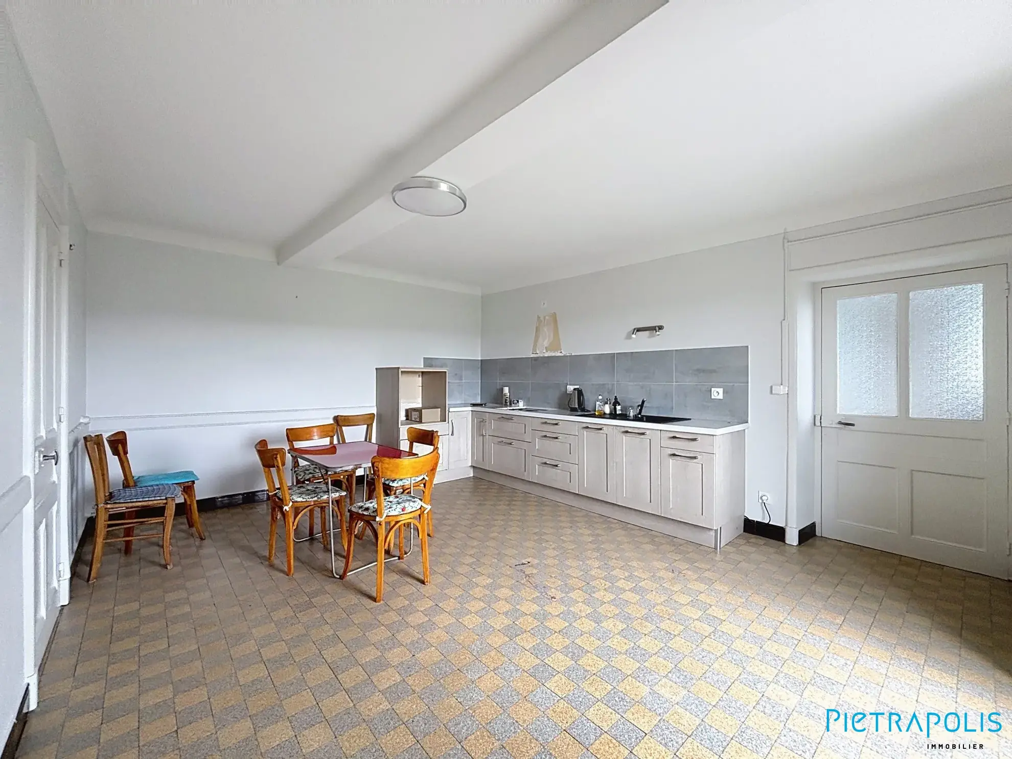Maison ancienne à rénover de 104m² avec terrain à Saint-Just-la-Pendue 