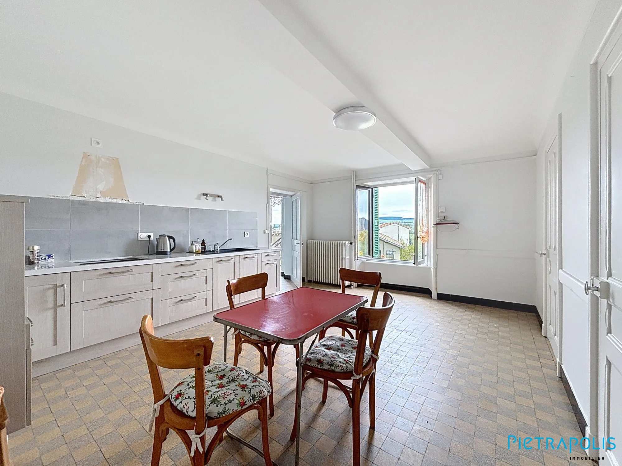 Maison ancienne à rénover de 104m² avec terrain à Saint-Just-la-Pendue 